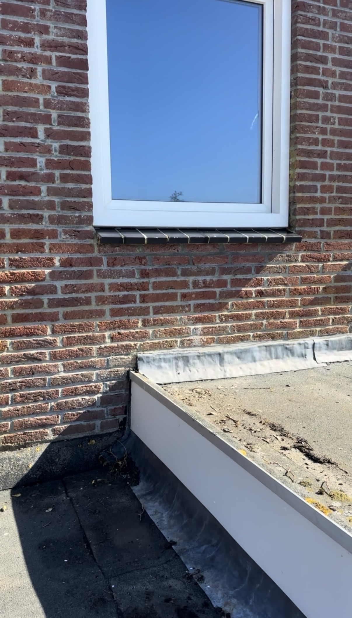 Schoon raam en kozijn na glasbewassing
